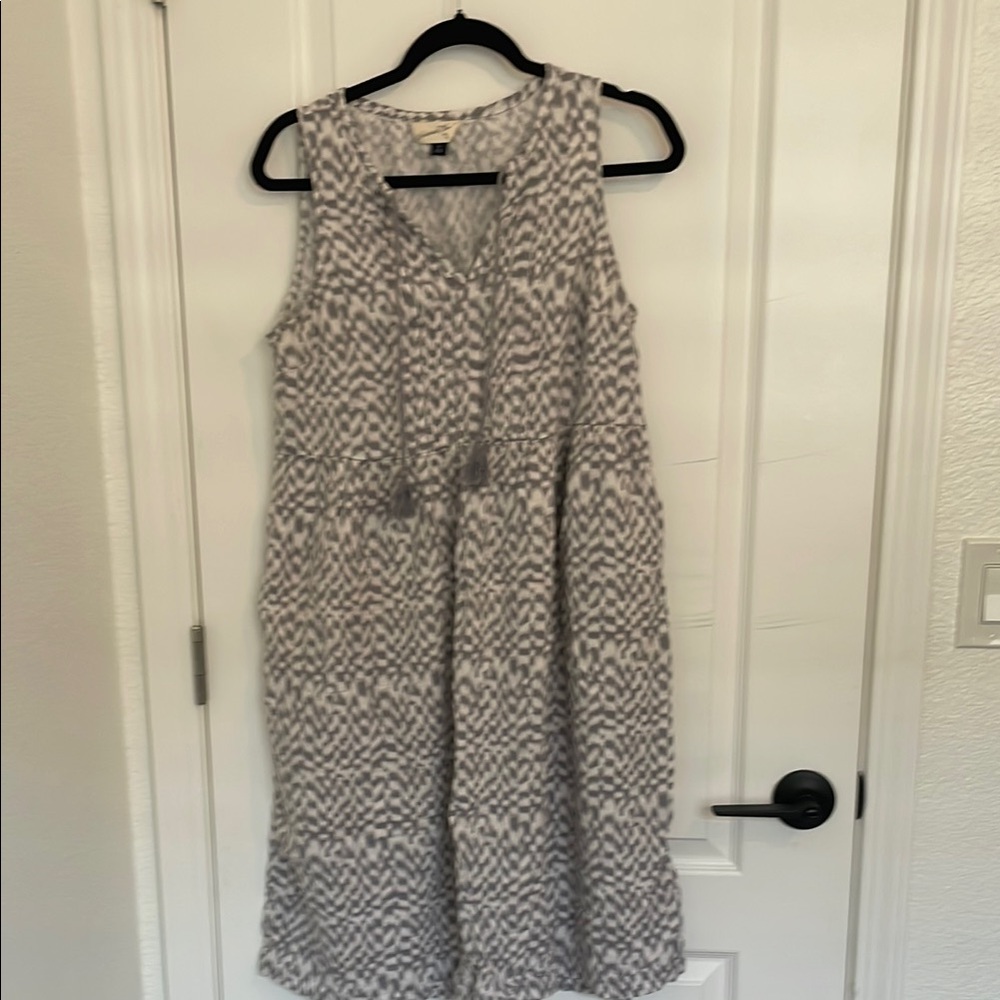 Universal Threads Gray and White Sleeveless V-Neck Sundress